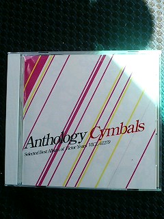 シンバルズのCDです。いっぱいなジャンルが聴けて満足な１枚！
